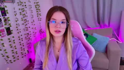 Snapshot of kellyhayden chatting on 02-06-26, 12:19 Kelly online show from 02-06-26, 12:19