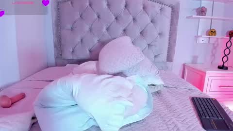 kellyMillian  online show from 12-27-24, 05:48