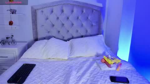 kellyMillian  online show from 01-25-25, 04:03