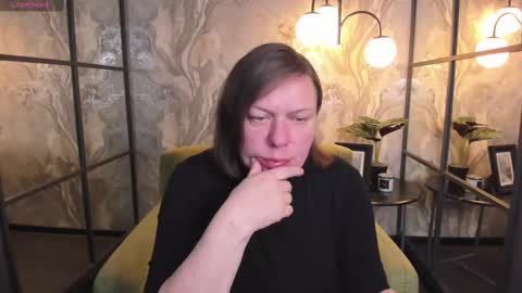 Kelly online show from 02-10-25, 01:22