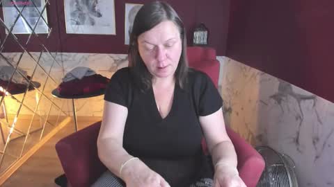 Kelly online show from 10-30-25, 05:31