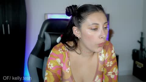 Kelly online show from 09-19-25, 05:02