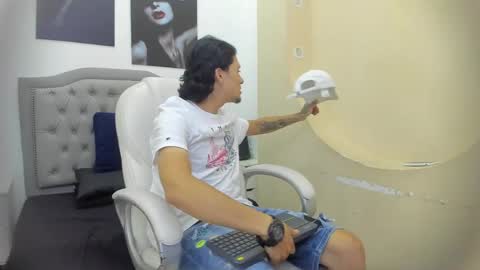 Snapshot of ken_valkov chatting on 04-12-26, 07:19 Ken Valkov online show from 04-12-26, 07:19