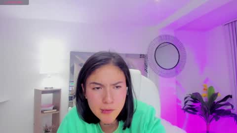 Snapshot of kendaall_jenner chatting on 01-06-25, 07:20 Kendall Jenner online show from 01-06-25, 07:20