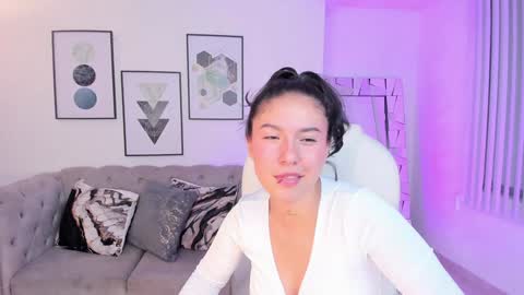 Snapshot of kendaall_jenner chatting on 01-17-25, 07:30 Kendall Jenner online show from 01-17-25, 07:30