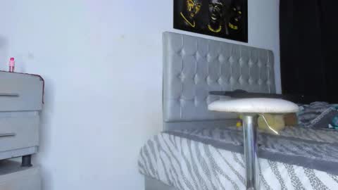 Kendall online show from 10-09-25, 04:21