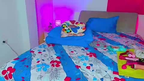 Snapshot of kendra_love31 chatting on 03-16-26, 05:44 kendra_love31 online show from 03-16-26, 05:44