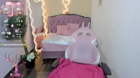 Snapshot of kendra_tay chatting on 12-29-24, 06:14 kendra online show from 12-29-24, 06:14