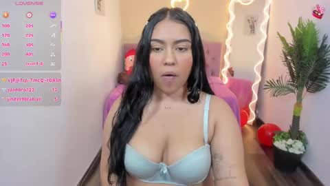 Snapshot of kendra_tay chatting on 02-20-25, 06:39 kendra online show from 02-20-25, 06:39