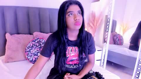 Snapshot of kendrachavez_ chatting on 11-17-25, 10:37 kendrachavez_ online show from 11-17-25, 10:37