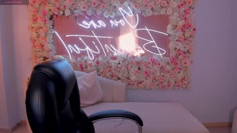  K E N D R A  online show from 04-02-26, 02:42