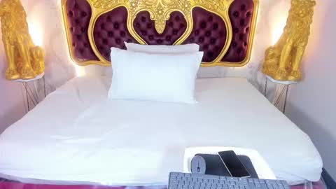 Kendral  online show from 10-19-25, 04:35