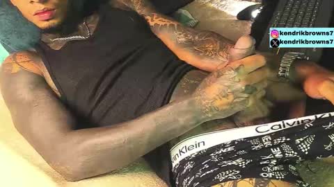 Snapshot of kendrik_brown chatting on 09-27-25, 10:26 kendrick brown online show from 09-27-25, 10:26