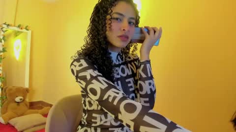 Snapshot of keniia_riizz chatting on 04-17-26, 10:24 Kenia online show from 04-17-26, 10:24