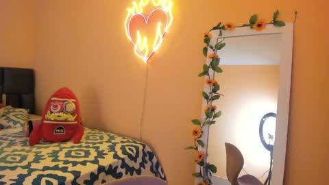 Snapshot of keniia_riizz chatting on 04-30-26, 08:57 Kenia online show from 04-30-26, 08:57
