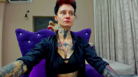 Sellena and Kenny online show from 12-17-25, 07:20