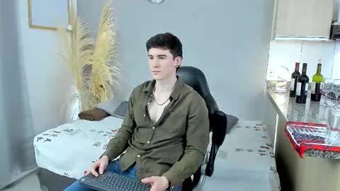 Santiago online show from 02-15-26, 04:31