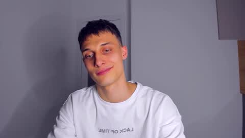 Snapshot of kenter_parker chatting on 10-27-25, 09:08 Peter online show from 10-27-25, 09:08