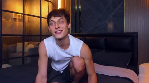 Snapshot of kenter_parker chatting on 06-20-26, 11:46 Peter online show from 06-20-26, 11:46