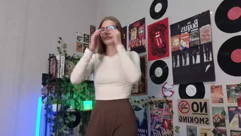 Lisa online show from 12-21-25, 09:16