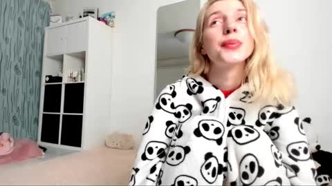 Kenzie online show from 02-09-25, 05:08