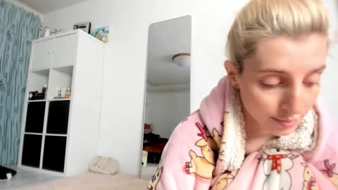 Kenzie online show from 11-16-25, 02:33