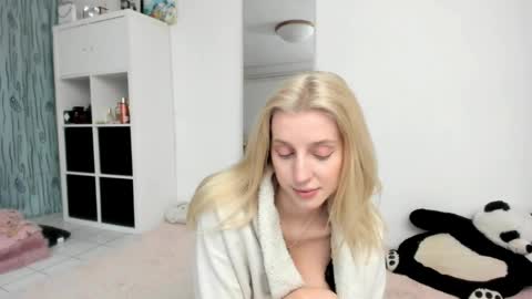 Kenzie online show from 05-18-26, 04:24