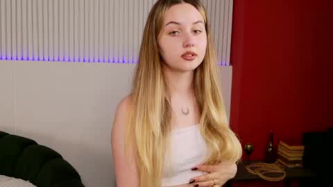 Snapshot of kerry_mell chatting on 04-16-26, 02:29 kerry_mell online show from 04-16-26, 02:29