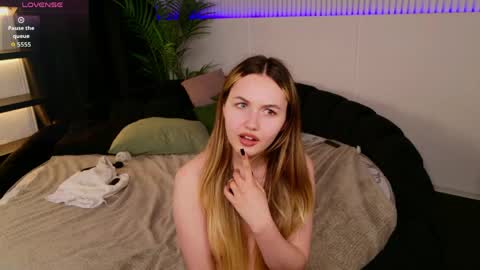 Snapshot of kerry_mell chatting on 04-19-26, 06:10 kerry_mell online show from 04-19-26, 06:10