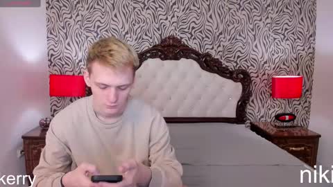 Snapshot of kerry_niki chatting on 02-19-25, 12:33 kerry_niki online show from 02-19-25, 12:33