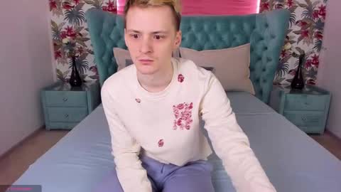 Snapshot of kerry_slay chatting on 02-23-25, 12:37 Kerry online show from 02-23-25, 12:37