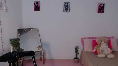 Snapshot of kesha_brooks chatting on 09-25-25, 04:11 Mia online show from 09-25-25, 04:11