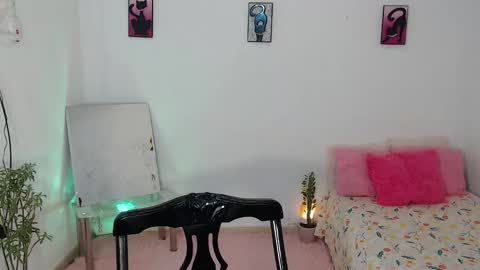 Snapshot of kesha_brooks chatting on 10-08-25, 03:42 Mia online show from 10-08-25, 03:42