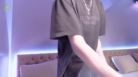 Snapshot of kessy_white chatting on 06-18-26, 08:35 Kessy online show from 06-18-26, 08:35