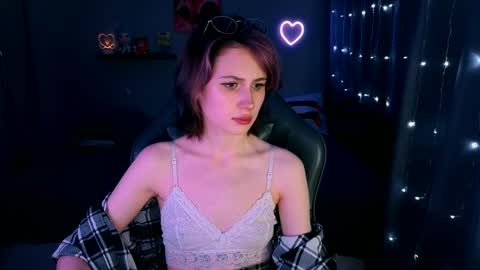 Snapshot of keti_moon chatting on 04-08-26, 07:03 Keti 3 online show from 04-08-26, 07:03