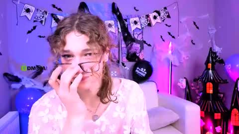 Snapshot of kevi_sunn chatting on 10-22-25, 07:57 kevi here online show from 10-22-25, 07:57