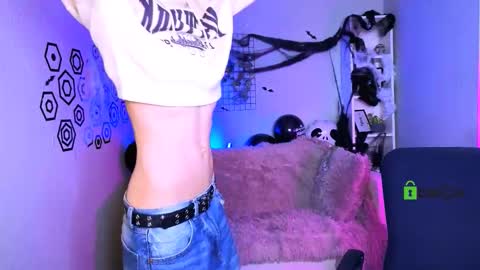 Snapshot of kevi_sunn chatting on 10-28-25, 08:33 kevi here online show from 10-28-25, 08:33