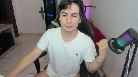 Snapshot of kevin873s chatting on 10-03-25, 11:13 Kevin online show from 10-03-25, 11:13