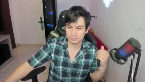 Snapshot of kevin873s chatting on 10-04-25, 11:25 Kevin online show from 10-04-25, 11:25