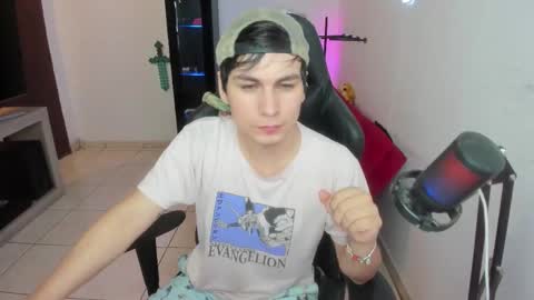 Snapshot of kevin873s chatting on 10-08-25, 11:24 Kevin online show from 10-08-25, 11:24