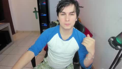 Snapshot of kevin873s chatting on 10-21-25, 11:27 Kevin online show from 10-21-25, 11:27