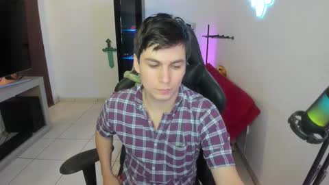 Snapshot of kevin873s chatting on 11-03-25, 11:37 Kevin online show from 11-03-25, 11:37