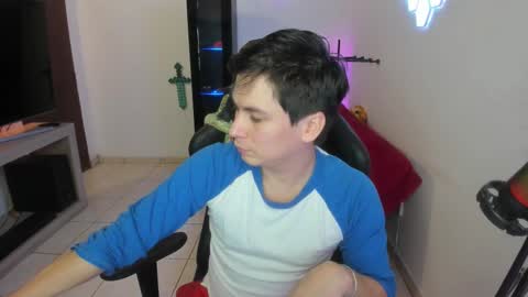 Snapshot of kevin873s chatting on 11-04-25, 11:37 Kevin online show from 11-04-25, 11:37