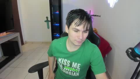 Snapshot of kevin873s chatting on 11-07-25, 11:49 Kevin online show from 11-07-25, 11:49