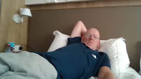 kevlooking4sez online show from 10-12-25, 03:44