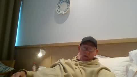 kevlooking4sez online show from 05-08-26, 01:27