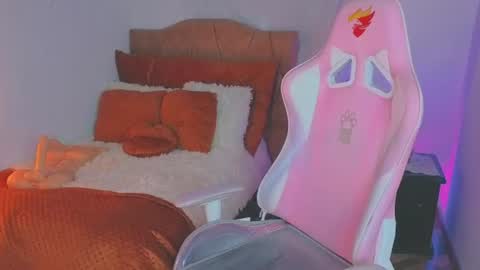 Snapshot of keyla_roberts_ chatting on 07-12-26, 07:16 Adhara. Help me reach 100 likes online show from 07-12-26, 07:16