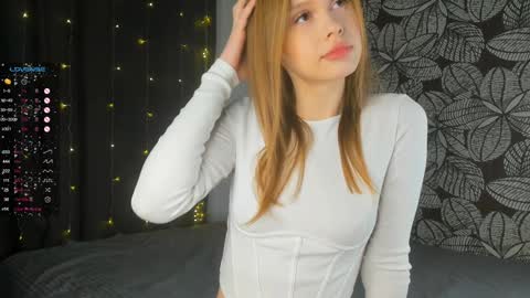 Snapshot of keylalong chatting on 01-19-25, 01:10 Hi Im Mary Glad to see you in my room PVT is open online show from 01-19-25, 01:10