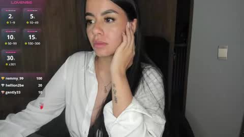 Snapshot of keyn_laurent_ chatting on 12-25-24, 11:00 Laura online show from 12-25-24, 11:00