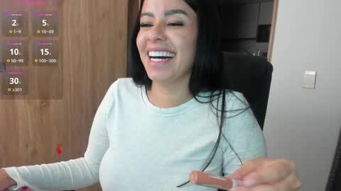 Snapshot of keyn_laurent_ chatting on 02-24-25, 01:35 Laura online show from 02-24-25, 01:35